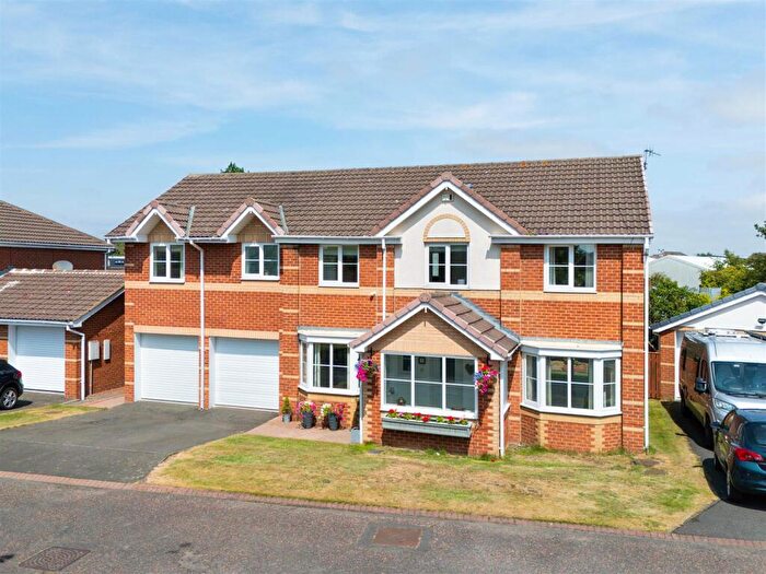 6 Bedroom Detached House For Sale In Kingswell, Morpeth, NE61