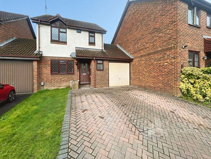 3 Bedroom Detached House To Rent In Membury Close, Frimley, Camberley, Surrey, GU16