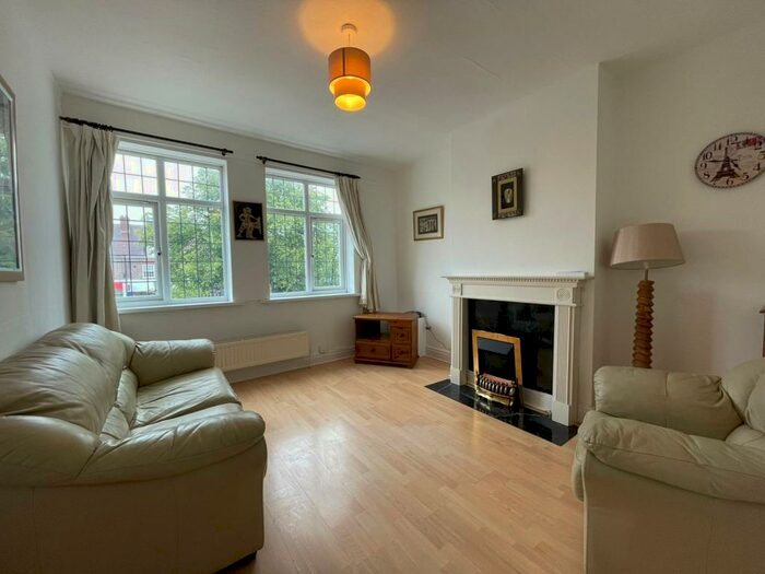 2 Bedroom Flat To Rent In Stratford Road, Shirley, Solihull, B90