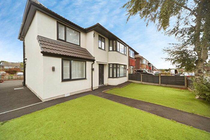 5 Bedroom Semi-Detached House For Sale In Chatsworth Road, Pudsey, LS28