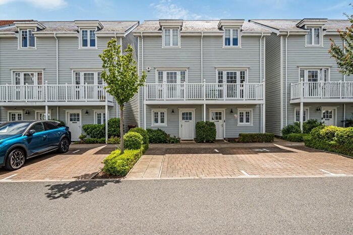 3 Bedroom Semi-Detached House For Sale In Green Park - Convenient For Station And Amenities, Berkshire, RG2