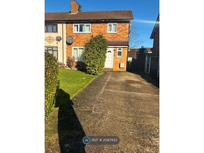 4 Bedroom End Of Terrace House To Rent In Aragon Drive, Ilford, IG6