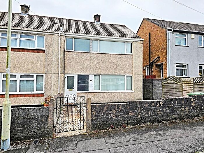 3 Bedroom End Of Terrace House To Rent In Pleasant View, Beddau, Pontypridd, CF38