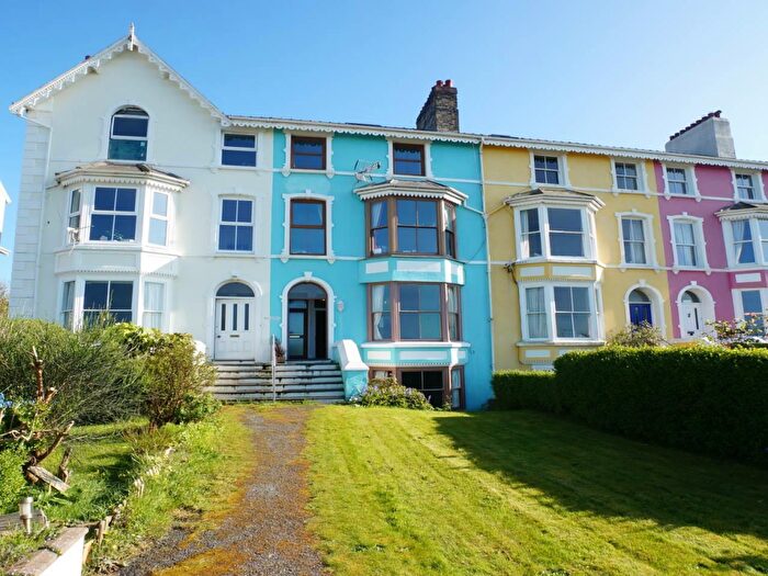 2 Bedroom Apartment To Rent In Promenade, Llanfairfechan, LL33