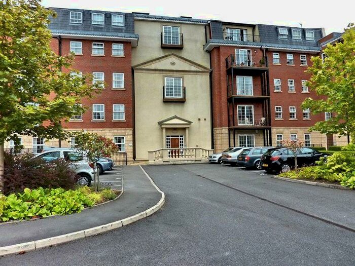 3 Bedroom Flat To Rent In Wentworth Court, Higher Lane, Whitefield, M45