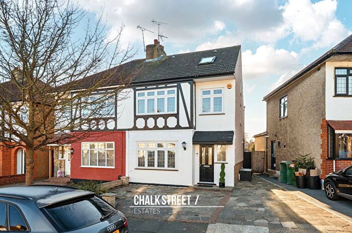 4 Bedroom Semi Detached House For Sale In Glebe Way, Hornchurch, RM11