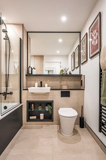1 Bedroom Flat For Sale In North Gate Park, Haringay Green Lanes, N15