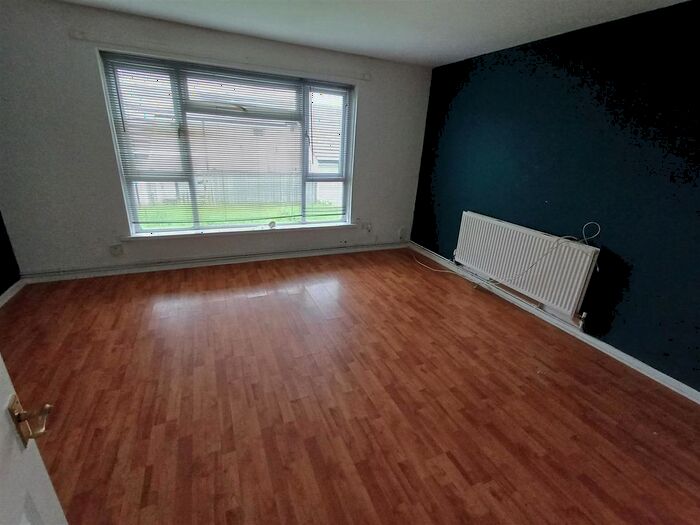 2 Bedroom Flat To Rent In Maes-Y-Felin, Bridgend, CF31