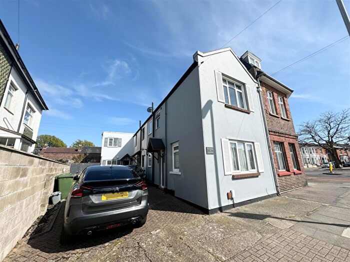 2 Bedroom Town House To Rent In The Mews, PO4