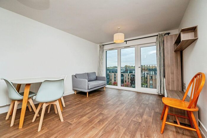 2 Bedroom Flat For Sale In Lexington Gardens, Birmingham, B15