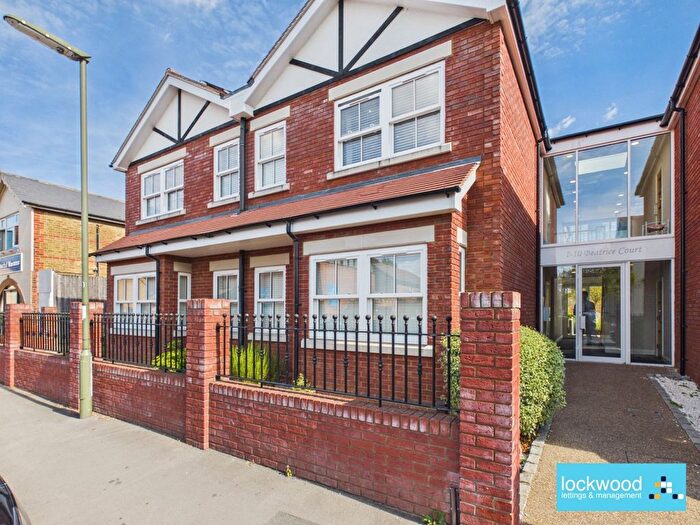 2 Bedroom Flat To Rent In - Clarendon Road, Ashford, TW15