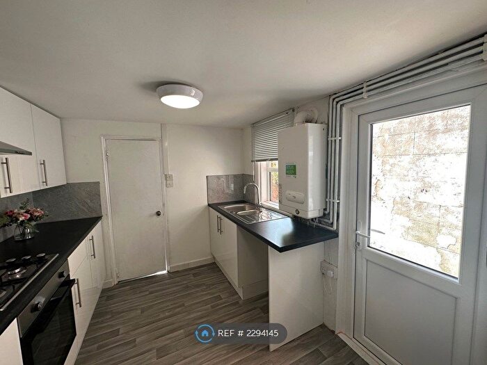 4 Bedroom Terraced House To Rent In Blenheim Road, Reading, RG1