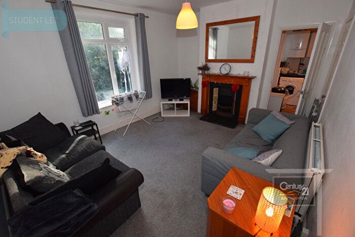 4 Bedroom End Terrace House To Rent In |Ref: |, Woodside Road, Southampton, SO17
