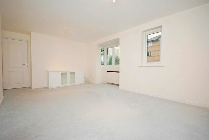 2 Bedroom Flat To Rent In Varsity Drive, Twickenham, TW1