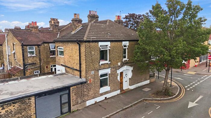 2 Bedroom Maisonette For Sale In Kildare Road, London, E16