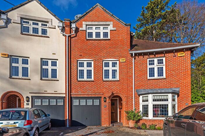 4 Bedroom Town House For Sale In Royal Crescent, Winchester, SO22