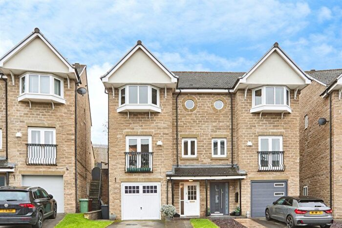 4 Bedroom Semi-Detached House For Sale In Pennythorne Drive, Yeadon, Leeds, LS19