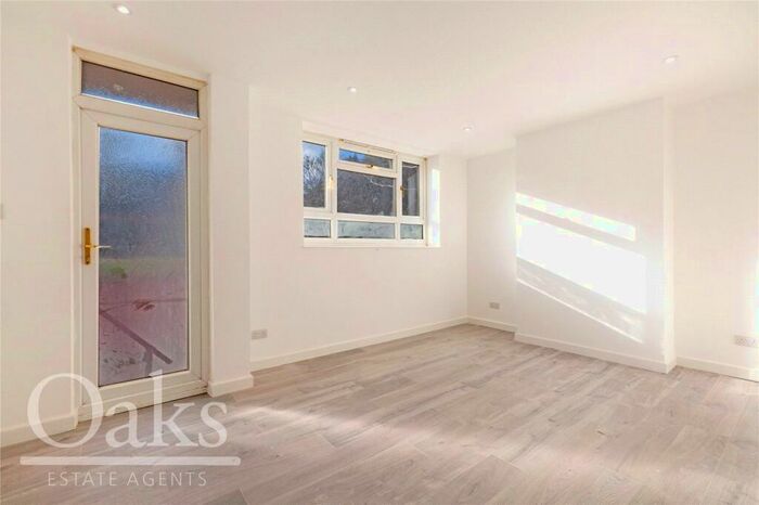 2 Bedroom Apartment To Rent In Cedar Tree Grove, West Norwood, SE27