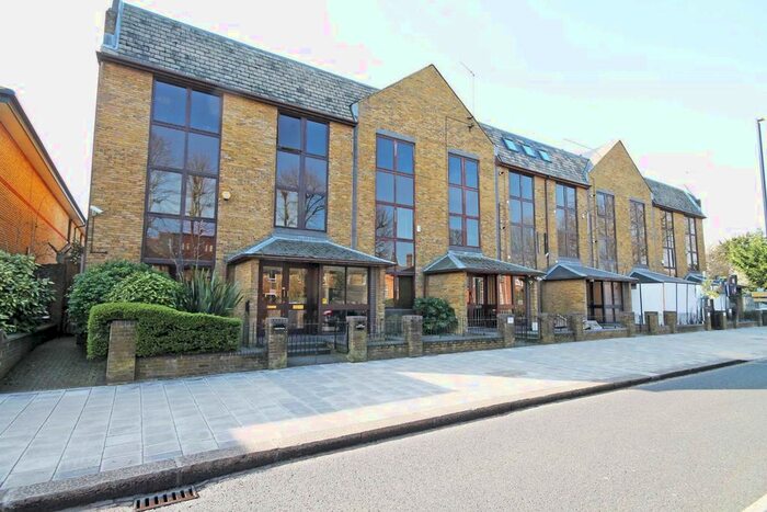 1 Bedroom Flat To Rent In The Metro Centre, St. Johns Road, Isleworth, TW7