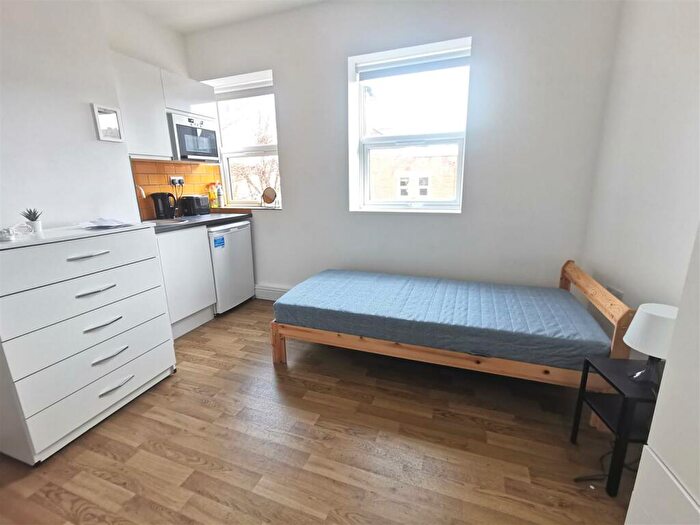 Studio To Rent In Whittington Road, London, N22