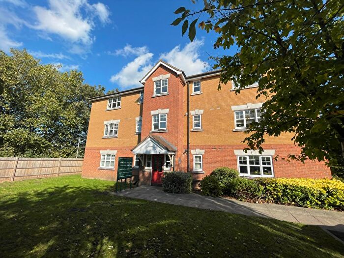 2 Bedroom Flat To Rent In Heathside Close, Barkingside, IG2