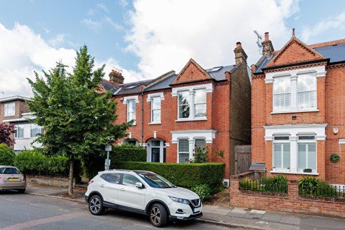 1 Bedroom Flat To Rent In Montague Road, London, SW19