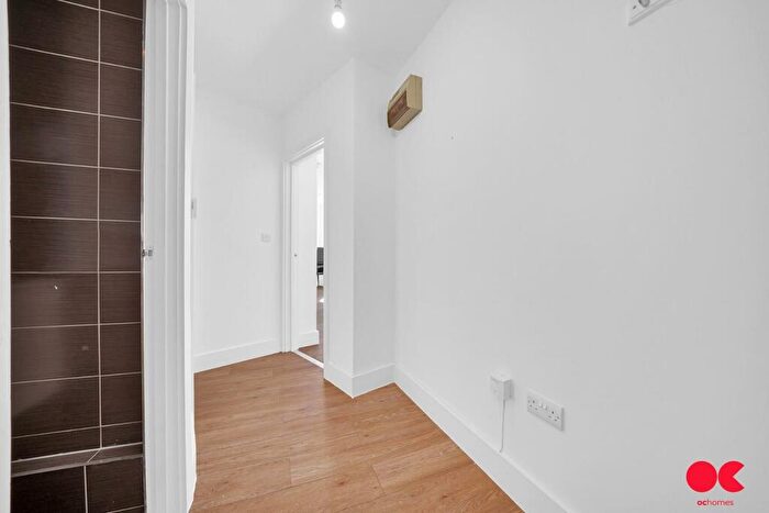 2 Bedroom Flat To Rent In Cranbrook Road, Ilford, IG2