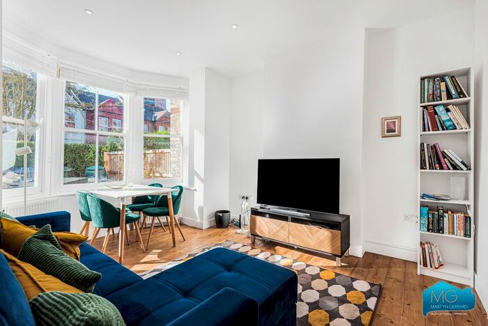 2 Bedroom Maisonette To Rent In Market Place, East Finchley, London, N2