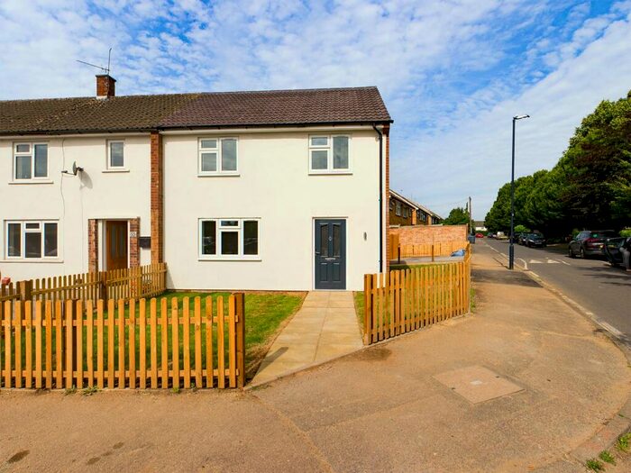 3 Bedroom Terraced House To Rent In Northumbria Road, Maidenhead, SL6