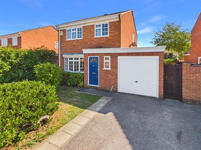 3 Bedroom Detached House For Sale In Colne Drive, Walton On Thames, KT12