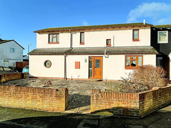 4 Bedroom Link Detached House To Rent In Admirals Walk, Beaumont Park, BN17