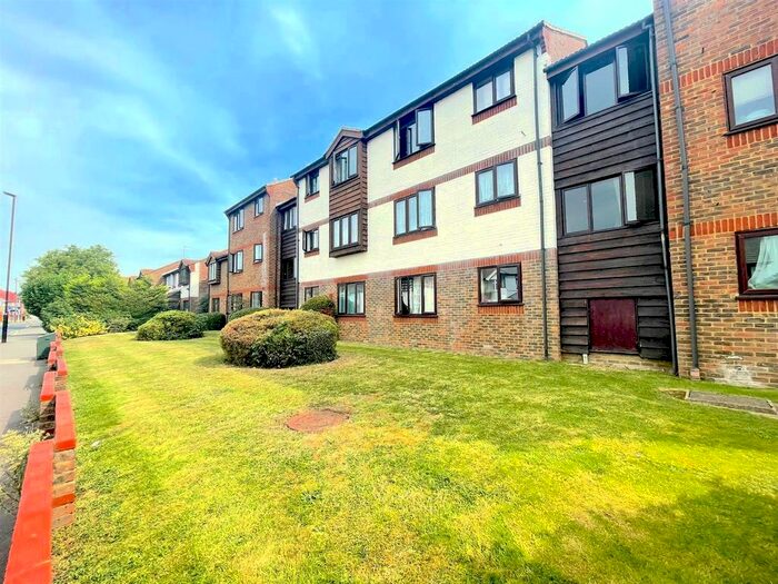 2 Bedroom Flat To Rent In Marchside Close, Heston, Hounslow, TW5