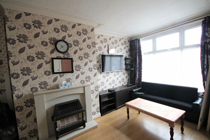 2 Bedroom Terraced House To Rent In Luxor Road, Leeds, West Yorkshire, LS8
