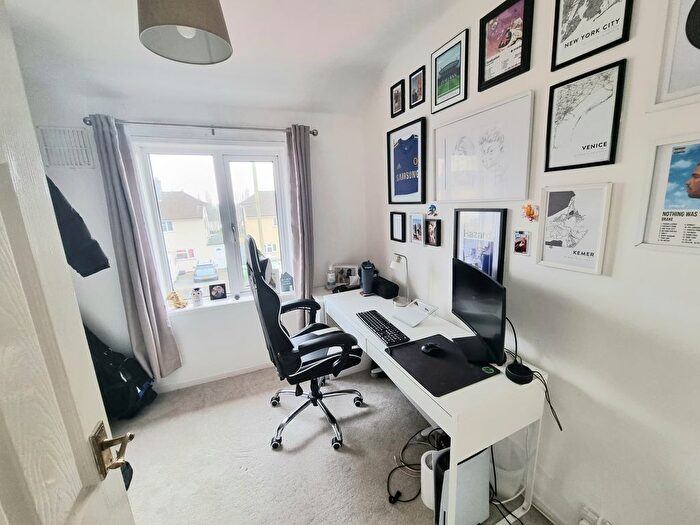 3 Bedroom End Of Terrace House For Sale In Mousehole Road, Paulsgrove, Portsmouth, PO6