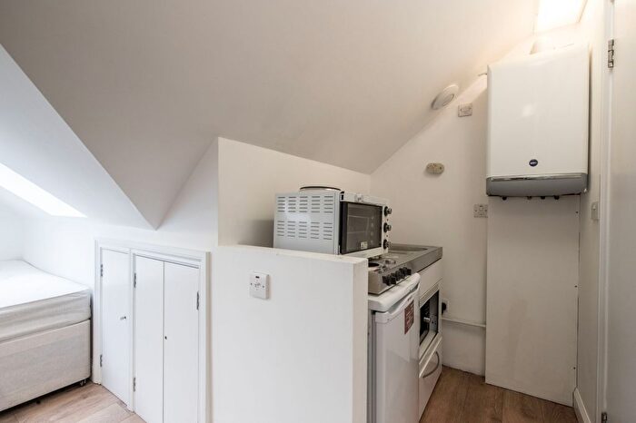 Studio To Rent In Greenford Avenue, London, W7