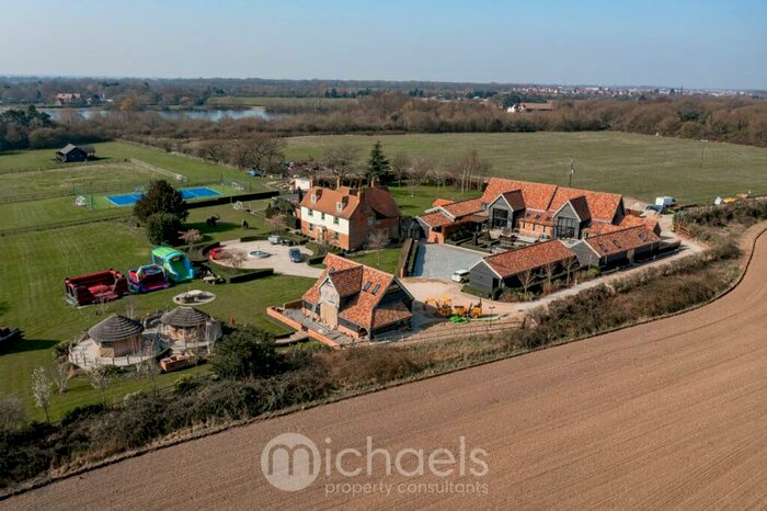8 Bedroom Detached House For Sale In Lodge Lane, Ardleigh, Colchester, CO7