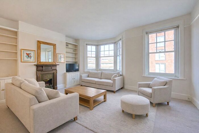 3 Bedroom Flat To Rent In Stewarts Road, SW8