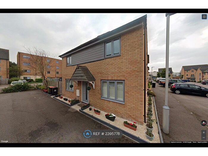 3 Bedroom Semi-Detached House To Rent In Maple Square, Dunstable, LU5