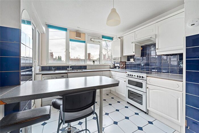 3 Bedroom Flat To Rent In Copeland House, Garratt Lane, Tooting, SW17