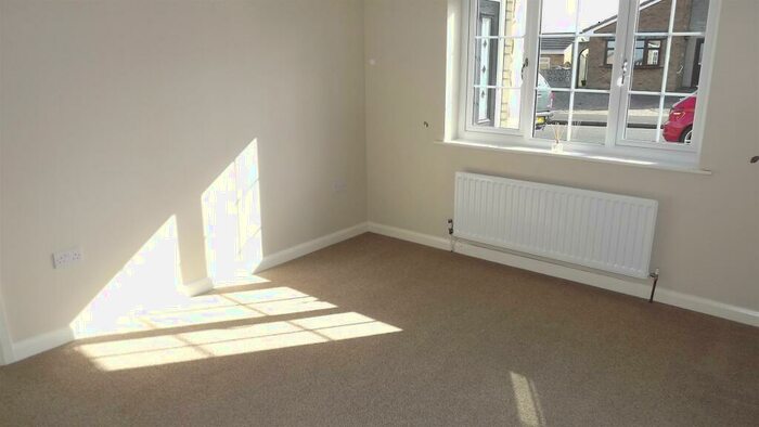 2 Bedroom Detached Bungalow To Rent In Willow Place, Braithwell, Rotherham, S66