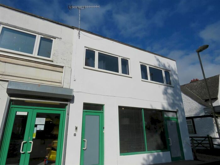 2 Bedroom Flat To Rent In Gore Road, New Milton, Hampshire, BH25