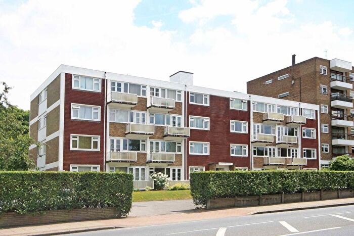 3 Bedroom Flat To Rent In Putney Hill, London, SW15