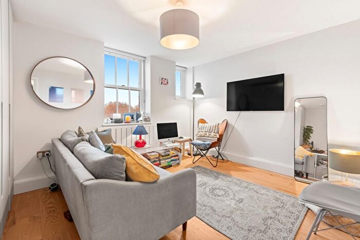 1 Bedroom Flat To Rent In Haggerston Road, Haggerston, E8