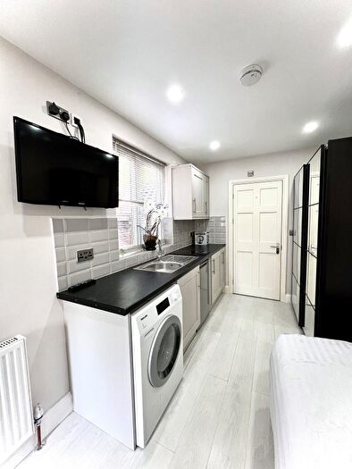 Studio To Rent In Fairlight Avenue, London, E4
