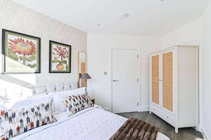 2 Bedroom Flat For Sale In The Wharf Collection, Battersea, London, SW11