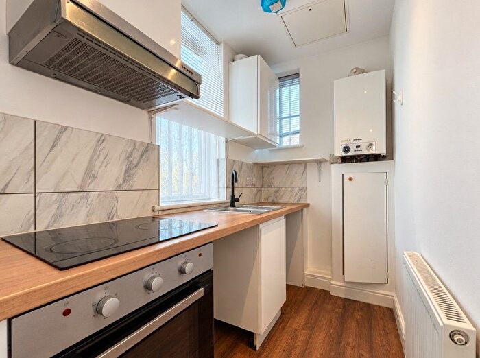 2 Bedroom Flat To Rent In The Broadway, Southall, UB1