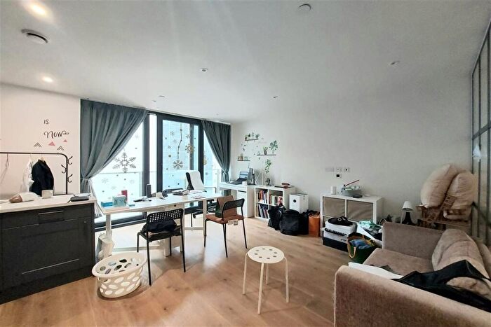 Studio To Rent In Emery Way, London Dock, E1W