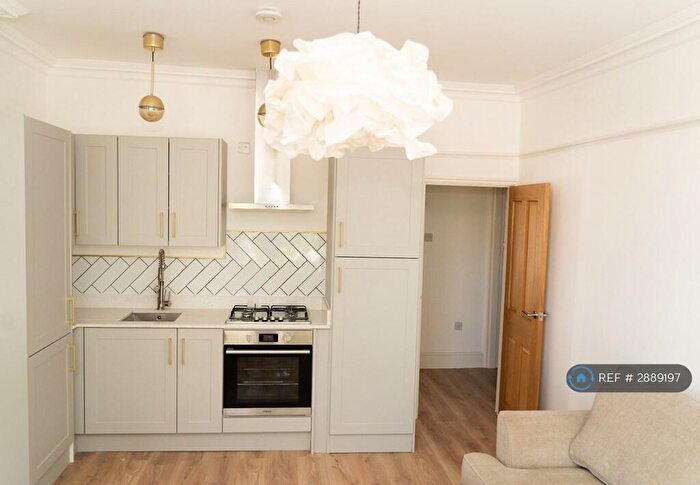 2 Bedroom Flat To Rent In Eastern Road, Romford, RM1