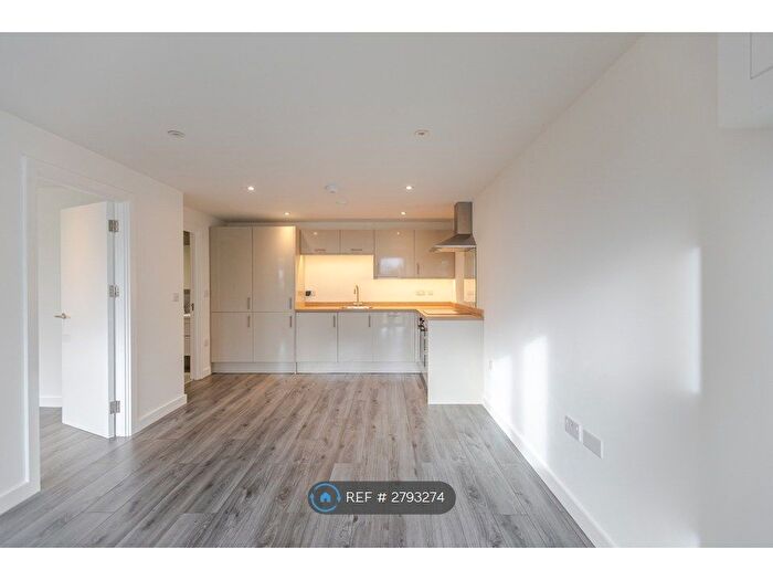 1 Bedroom Flat To Rent In Truro Hill, Penryn, TR10