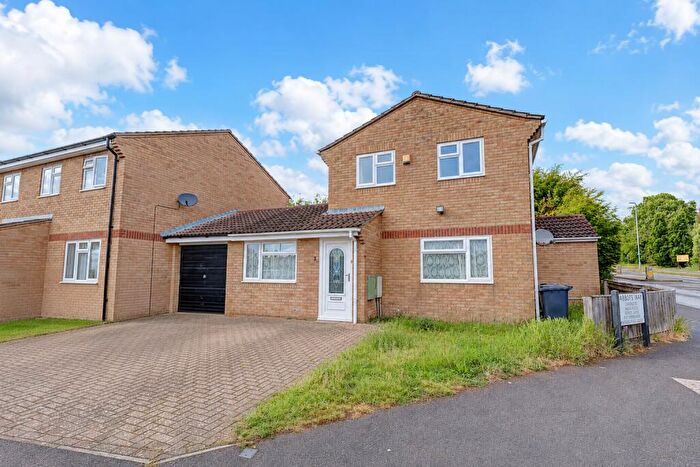 3 Bedroom Link Detached House To Rent In Abbots Way, High Wycombe, Buckinghamshire, HP12